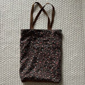 Reversible tote bag.